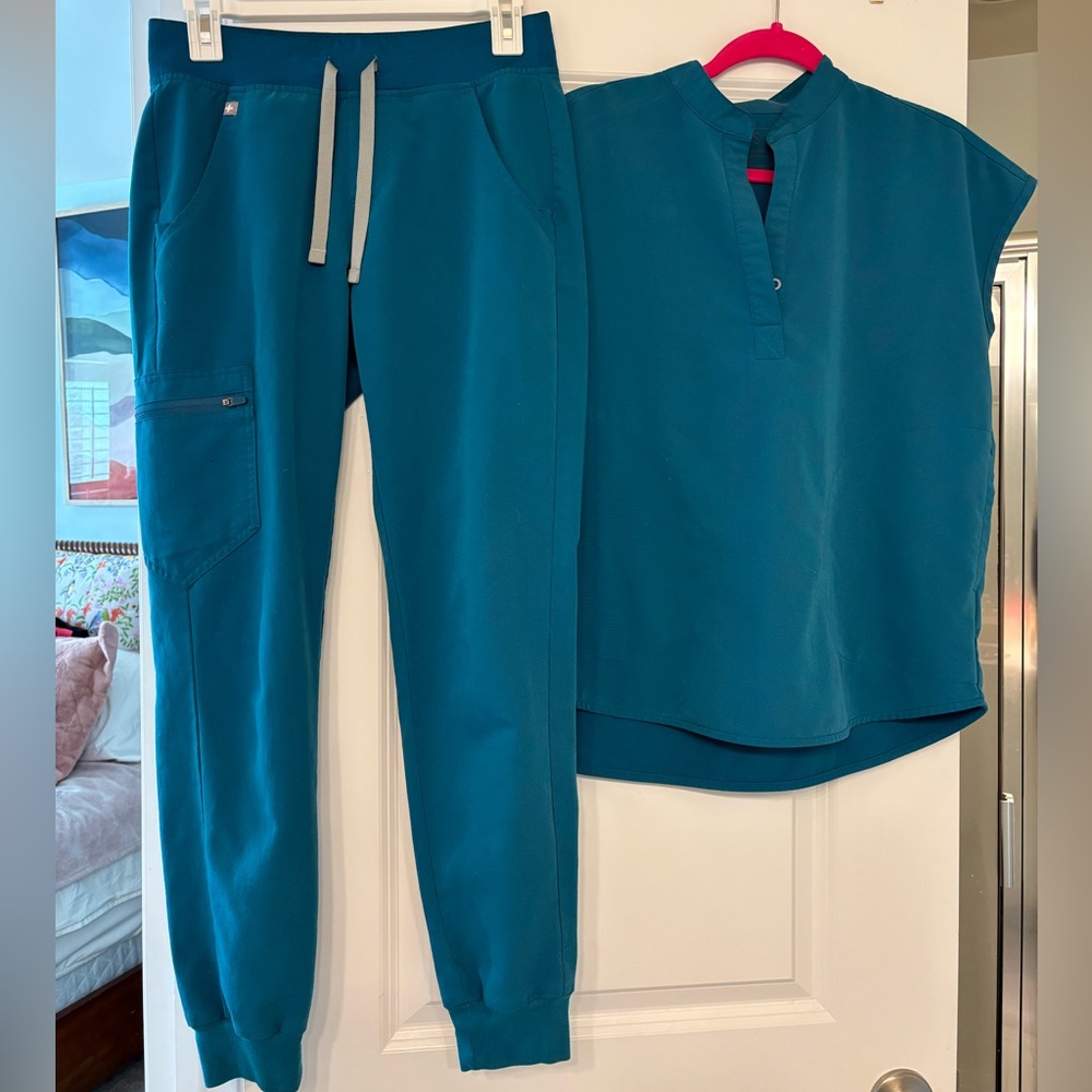 XS Caribbean Blue Figs Scrubs Top and Pants